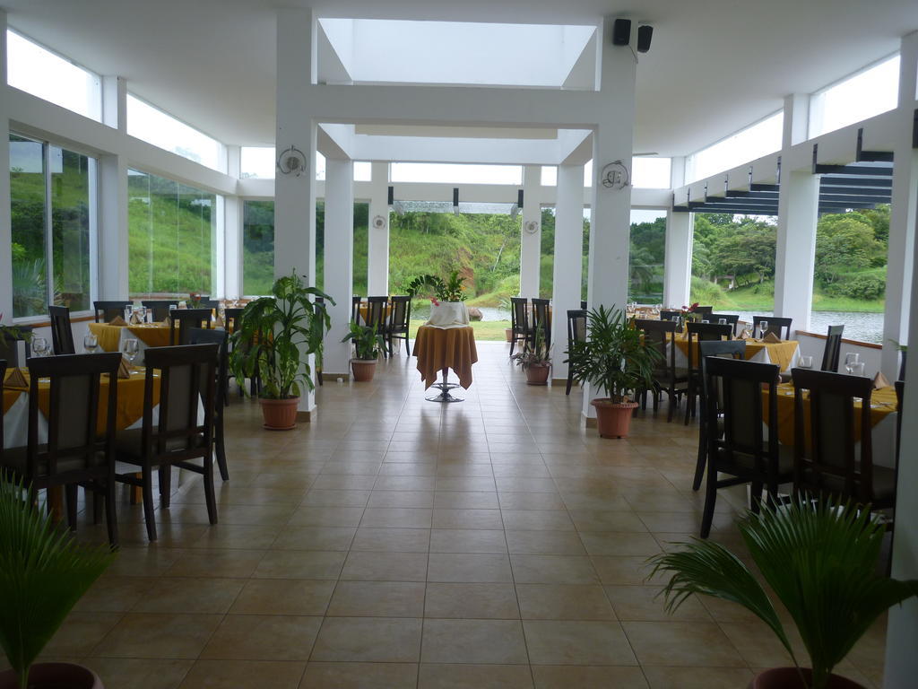Hotel Vista Lago Сантьяго Номер фото